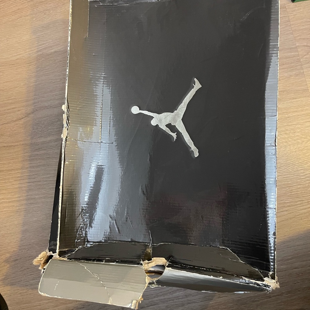 Used Men’s Air Jordan Retro 9 - Picture 3 of 10